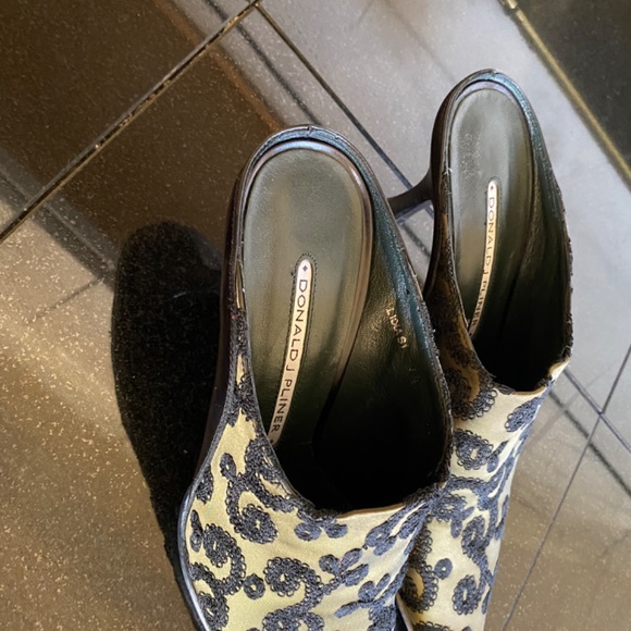 Donald J. Pliner (Made in the Mountains of Italy) - Picture 10 of 10